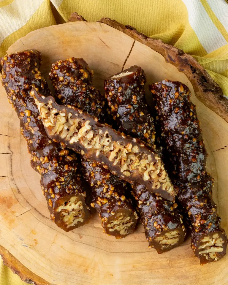 Pikolalı Dut Kömesi